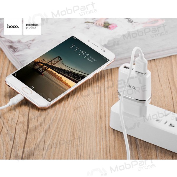 Lader HOCO C12 Smart Dual USB + Lightning kabel (5V 2.4A) (hvit)
